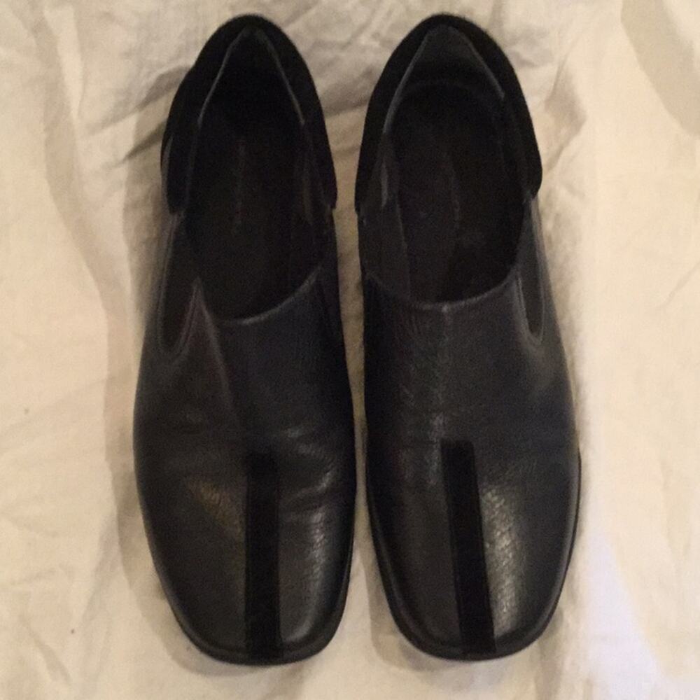 Easy spirt slip style blk leather shoe worn 2x 10b